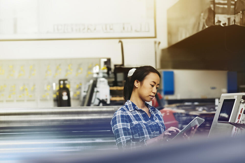 Why is there a labor shortage in manufacturing? | Randstad